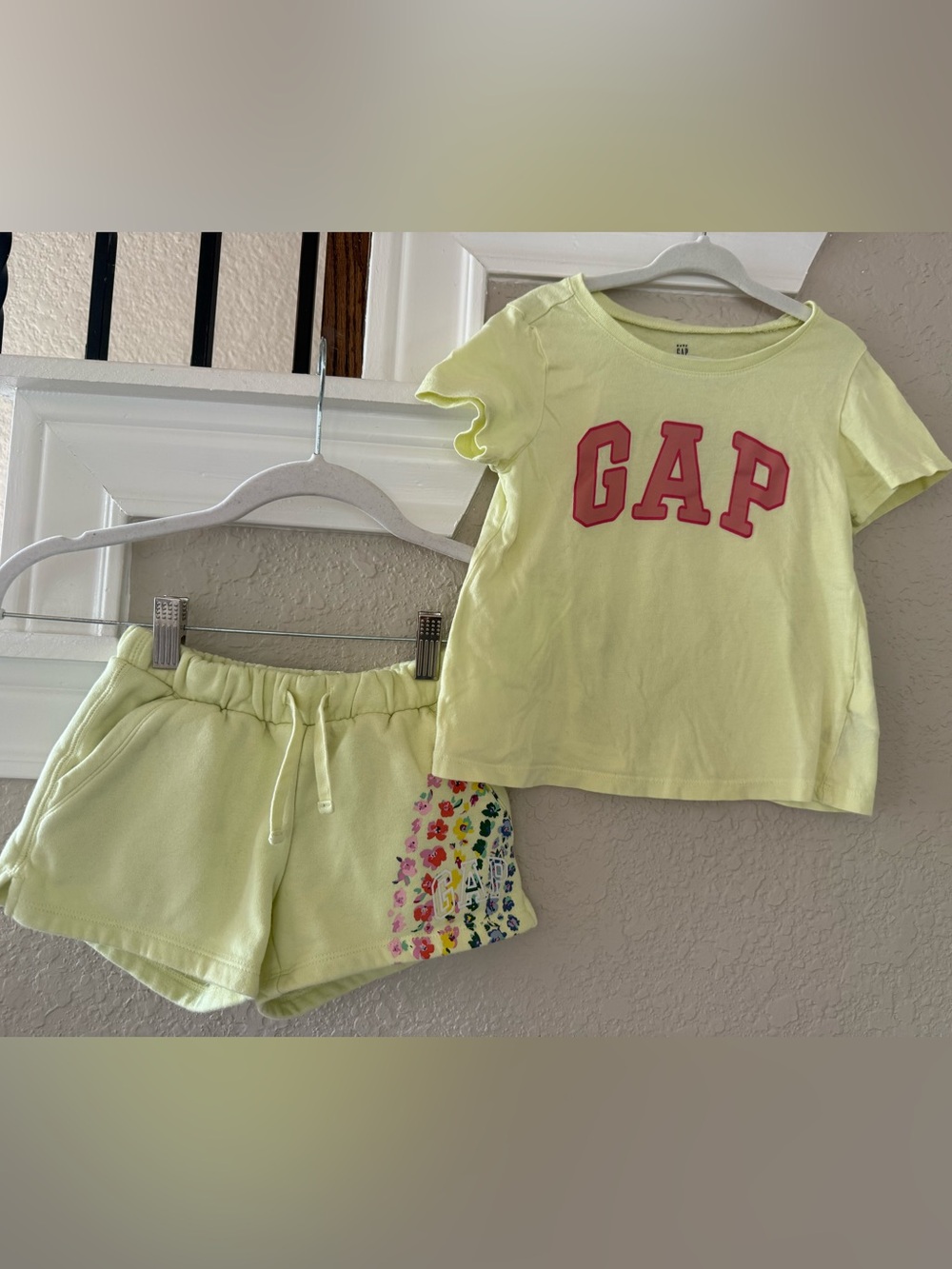 GAP Girls Tee & Shorts Set (XS)